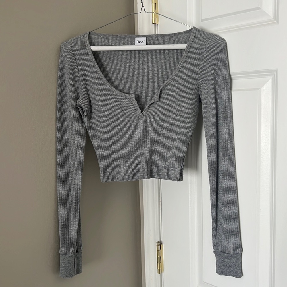 TNA grey cropped long sleeve shirt